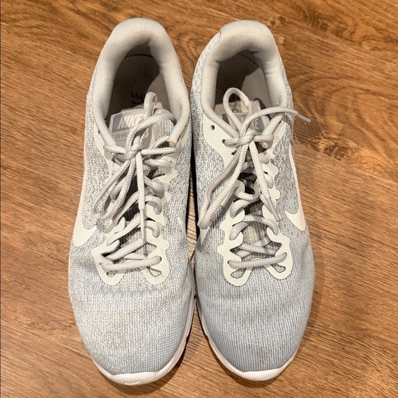 Nike Air Max sequent 2. Light Gray Running Shoes. 9.5 - Picture 4 of 6